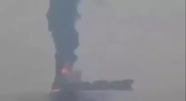 son-dakika-iran-hurmuz-bogazinda-bir-petrol-tankerini-vurdu-ilk-aciklama-geldi-1772366452217.png SON DAKİKA: İran Hürmüz Boğazı'nda bir petrol tankerini vurdu!