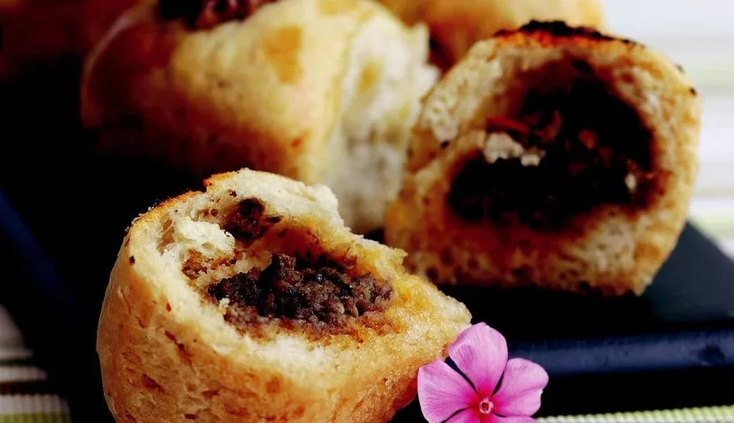 Acılı Börek