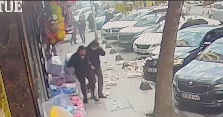Güngören’de 5 katlı binadaki balkondan parçalar koptu! O anlar kamerada