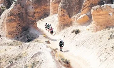 Kaş’ta yüzüyor Kapadokya’da koşuyorlar