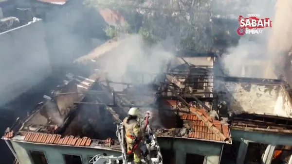 Süleymaniye Camii’nin yakınındaki metruk binada korkutan yangın | Video