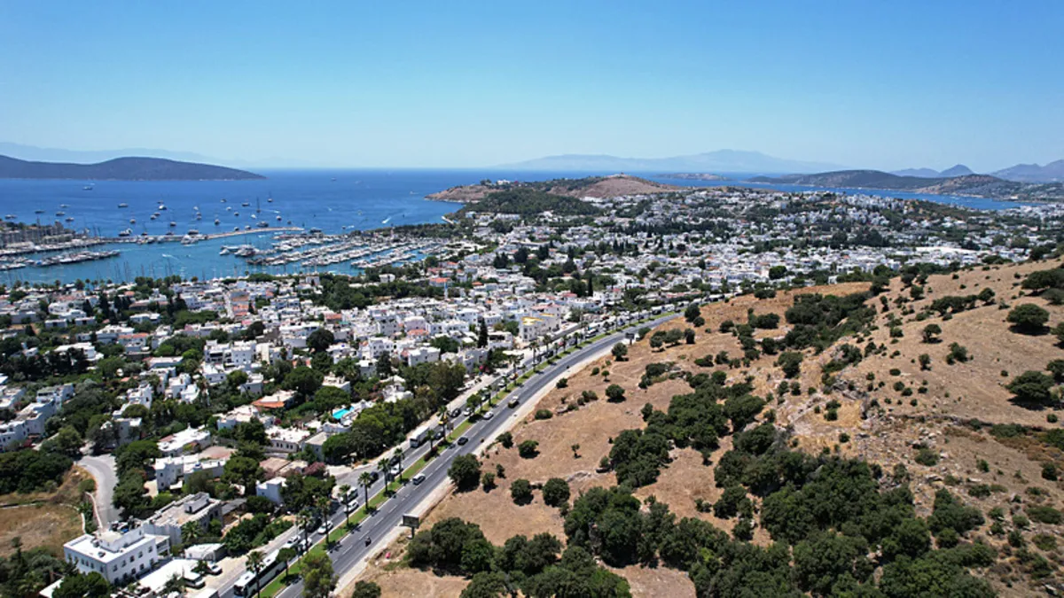 Tatilcilerin dönüş çilesi başladı, kilometrelerce araç kuyruğu oluştu