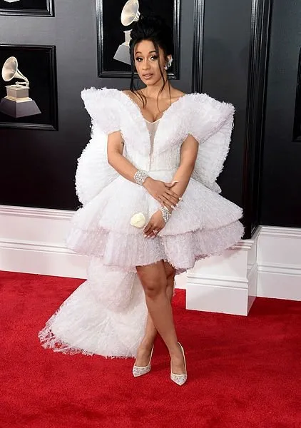 Cardi B, Ermenistan'a verdiği destekten dolayı Azerbaycanlı takipçilerinden özür diledi