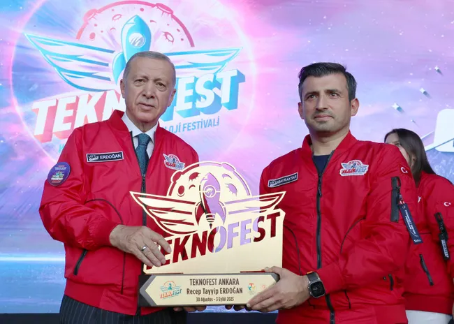 Başkan Erdoğan TEKNOFEST'te: Artık gözünü uzaya diken gençlerimiz var!