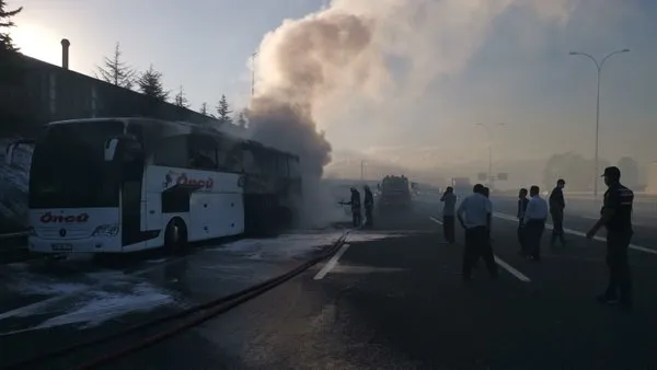 Son Dakika Kocaeli De Yolcu Otobusu Alev Aldi Son Dakika Haberler