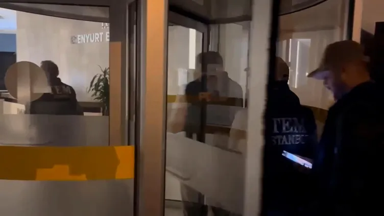 SON DAKİKA! Görüntüler ortaya çıktı! İşte Ahmet Özer’in gözaltına alındığı anlar