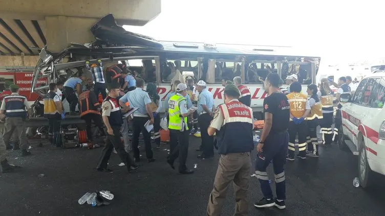 Ankara’da otobüs köprü ayağına çarptı: 5 ölü