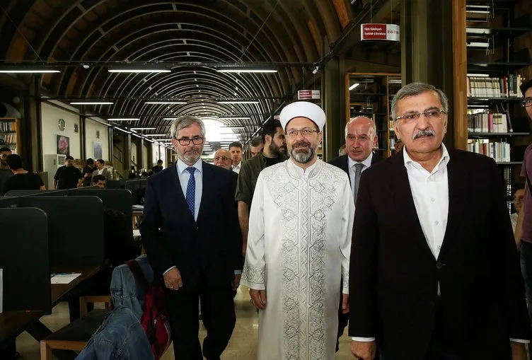 Diyanet İşleri Başkanı Ali Erbaş Merkezefendi Millet Kıraathanesi’ni ziyaret etti.