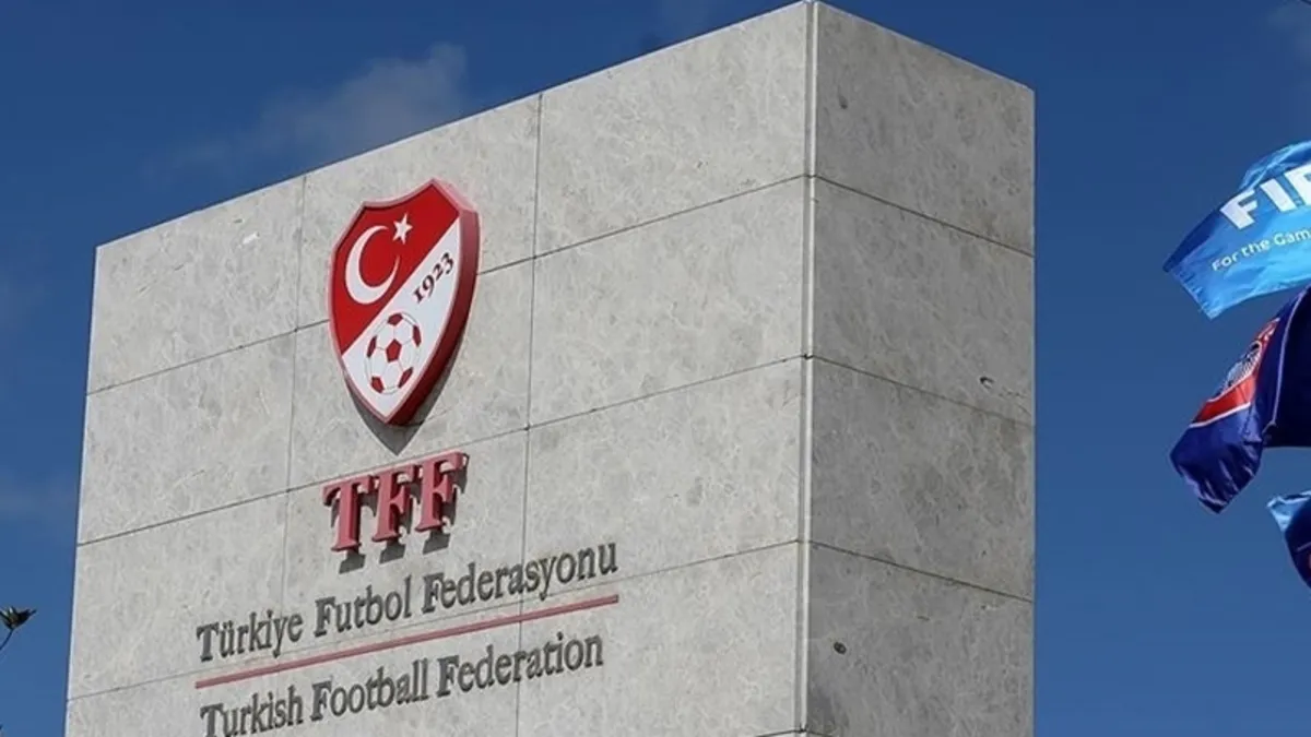 PFDK’dan Fenerbahçe ve Trabzonspor’a para cezası! PFDK’dan Fenerbahçe ve Trabzonspor’a para cezası!