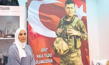 Şehidin hatırasını odasında yaşatıyor