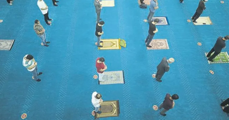 Eller semaya açıldı