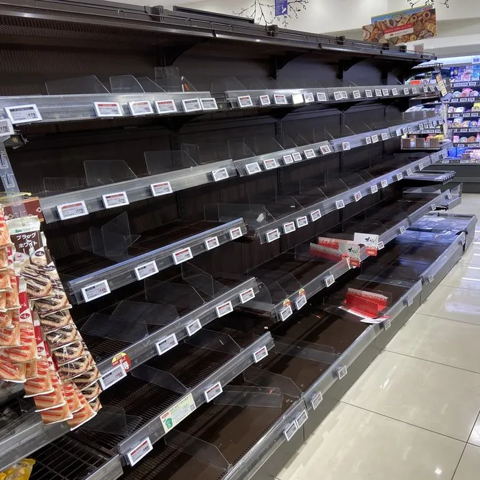 Japonya’yı Ampil Tayfunu vurdu: 990 sefer iptal oldu bin 550 evin elektriği yok!