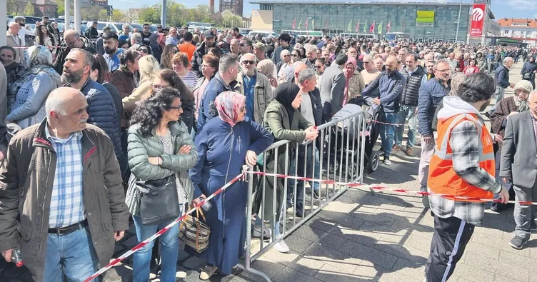 Akın akın sandığa