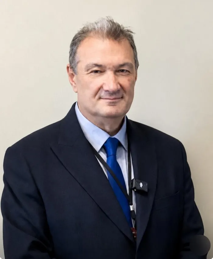isvicreli-yazar-ameliyatla-kadin-oldu-simdi-pisman-1780213380564.jpeg