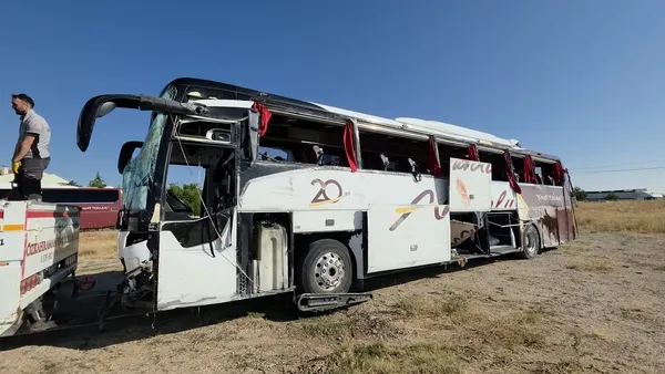 kutahyada-yolcu-otobusu-devrildi-31-yarali-1784713227318.jpg
