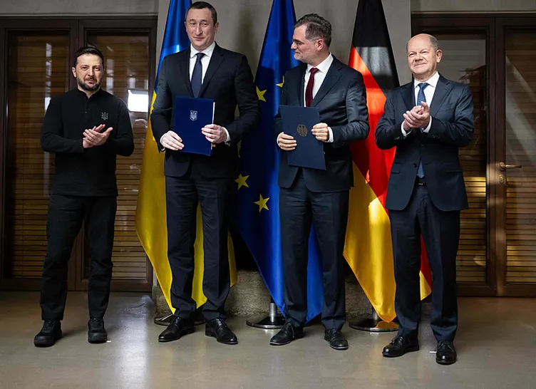 Paris’teki gayri resmi güvenlik zirvesinin perde arkası: Trump Putin görüşmesi öncesi Avrupa panikte!