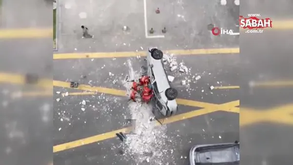 Çin'de elektrikli otomobil 3. kattan düştü: 2 ölü | Video