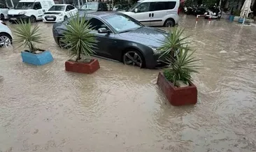 Çeşme’yi sağanak vurdu! Yollar göle döndü