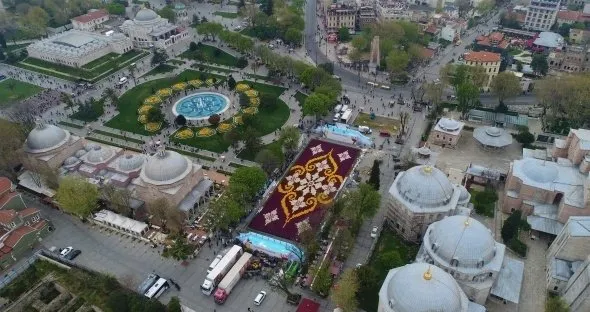 Dünyanın en büyük lale halısı havadan görüntülendi