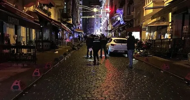 Beyoğlu’nda silahlı kavga: 1’i polis, 4 yaralı