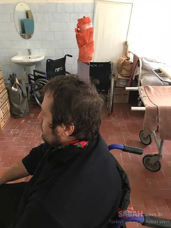 Polisler şoke oldu! Nefes almak için kafasına bıçak sapladı