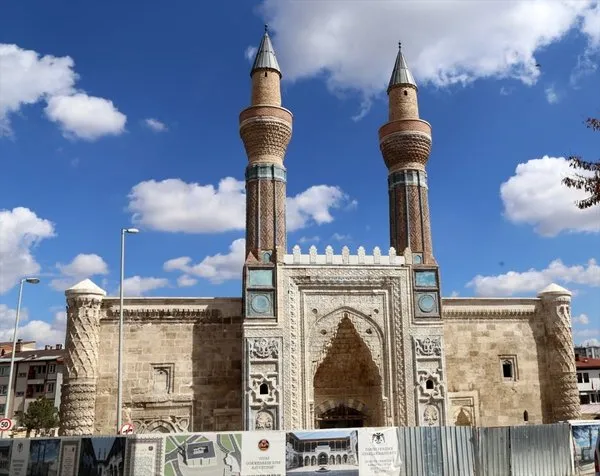 'Mavi Medrese'de son rötuşlar