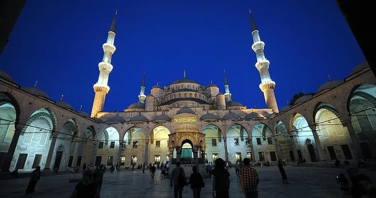 BUGÜN KANDİL Mİ, REGAİP KANDİLİ NE ZAMAN? Diyanet ile 2025 Regaip Kandili tarihi, anlamı ve önemi