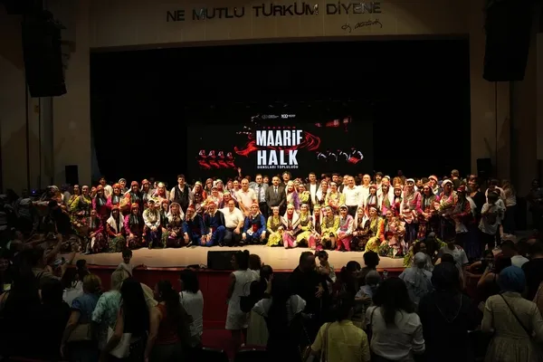 trabzonda-unutulmaz-gece-maarifin-sesi-sahneye-tasti-1782648144637.jpg