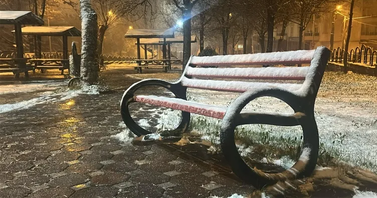 Sivas’ta baharı beklerken kar yağdı