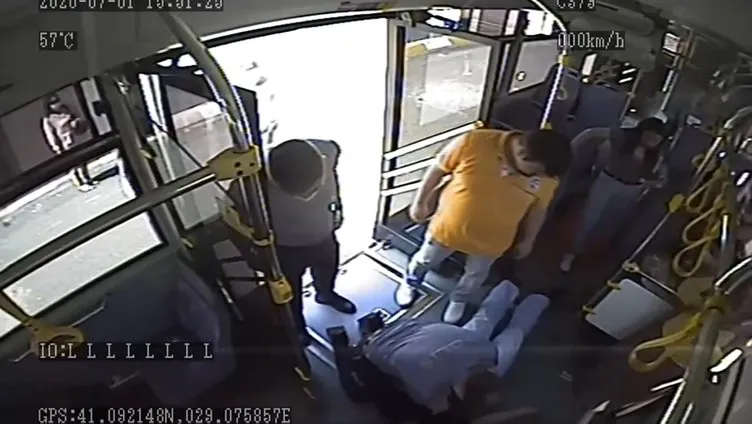 Son dakika: Otobüste kalp krizi geçiren yolcuya polisin müdahalesi kamerada!