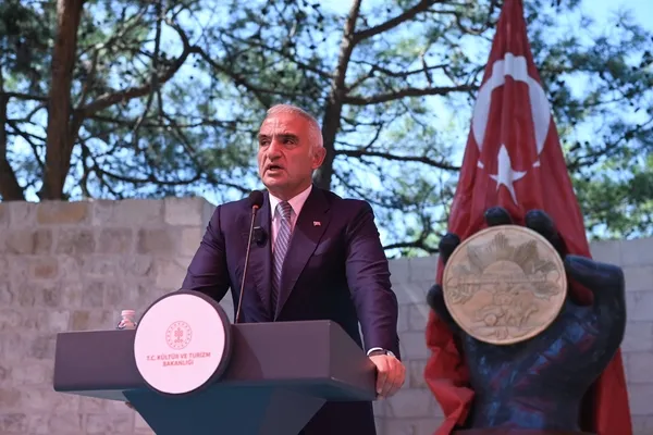kahramanmarasin-tarihi-mirasi-yeniden-ayaga-kalkti-bakan-ersoy-5-camiyi-ibadete-kahramanmaras-kalesini-ziyaret-1789558350998.jpeg