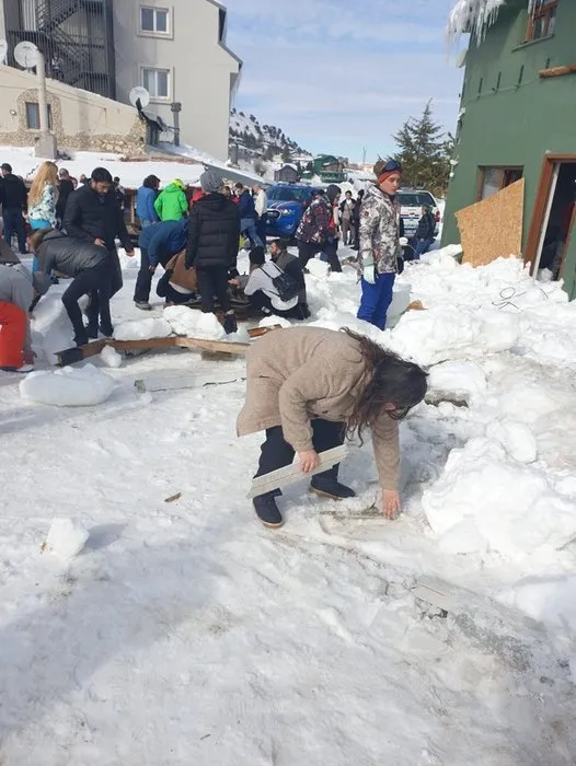 Antalya Saklıkent’te çatı çöktü: Yaralılar var!