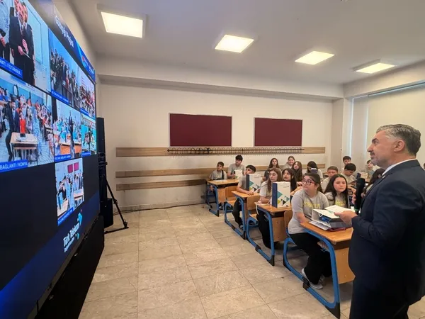 turk-telekom-tahtapp-uygulamasiyla-cocuklara-isik-oldu-5g-ile-karne-heyecani-7-ilde-es-zamanli-yasandi-1782466663243.jpeg