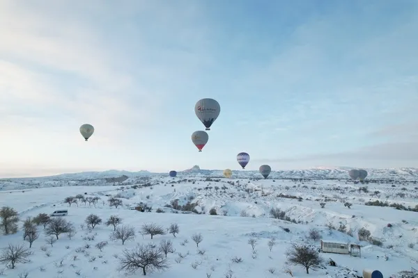 kapadokyada-sicak-hava-balonlari-bir-hafta-sonra-yeniden-havalandi-1732690647185.jpg