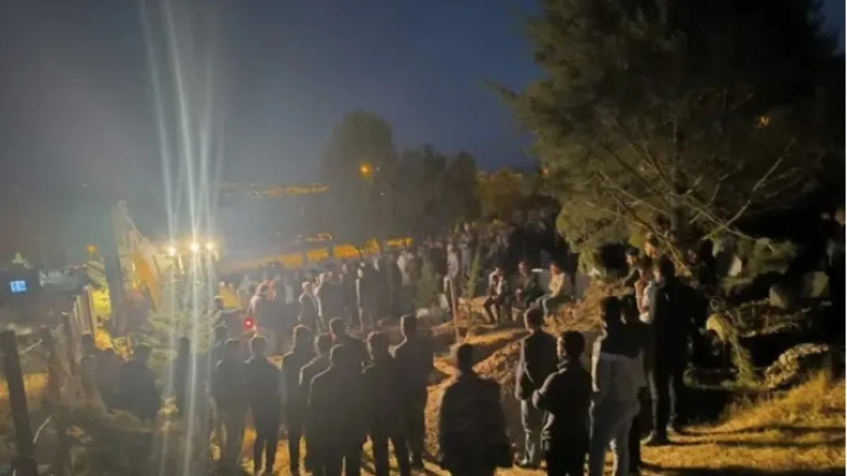 Siirt'te eşini ve amcasını öldüren sanığın adliyeye getirilişi