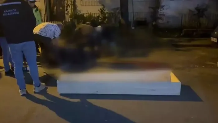 kamyon-soforunden-kan-donduran-savunma-isil-ogretmeni-ezdi-cop-poseti-sandim-dedi-1754801293868.jpg