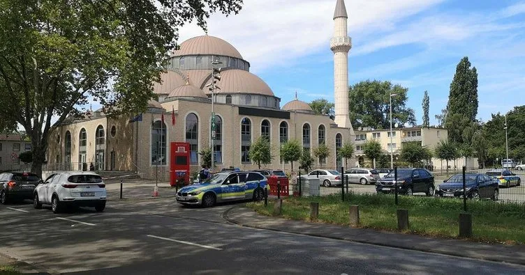 Almanya’da 3 camiye yine bomba ihbarı