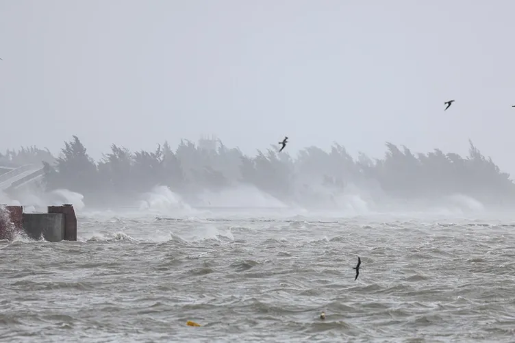 Çin’de ‘süper tayfun’ felaketi! Evler paramparça oldu: 2 ölü