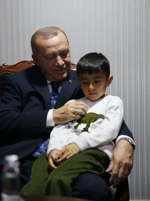 Başkan Erdoğan, Şehit Ahmet Budak'ın eşi ve çocuklarını kabul etti