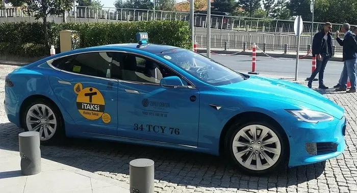 İstanbullular ’turkuaz taksi’ye yoğun ilgi gösteriyor