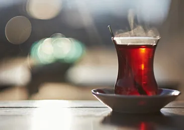 Günün her saatinin vazgeçilmezi! Çayın bilinmeyen faydaları...