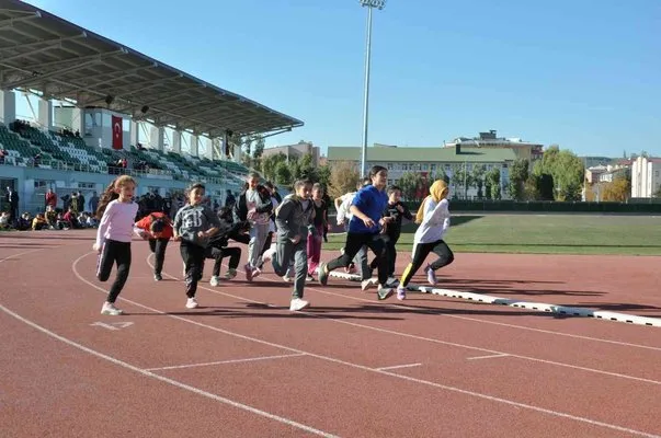 Kars’ta Cumhuriyet Koşusu’na 113 sporcu katıldı