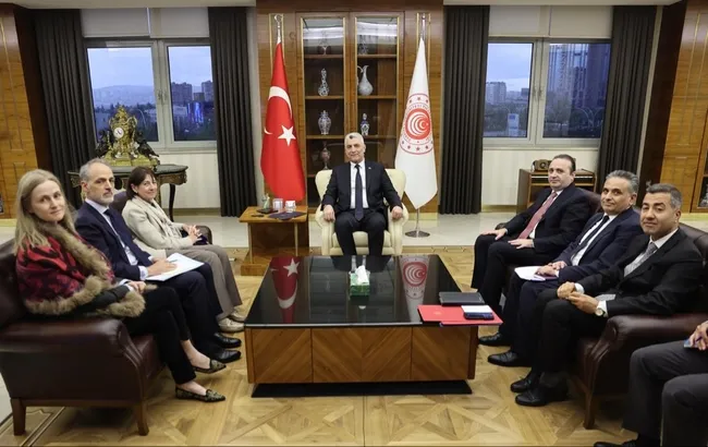 bakan-bolat-ispanyanin-ankara-buyukelcisi-sanchoyu-kabul-etti-1779290102335.jpg
