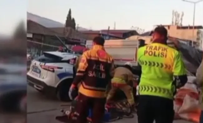 son-dakika-manisada-kahreden-kaza-trafik-polisi-araci-tira-carpti-1-sehit-1-agir-yarali-1763193676680.jpg
