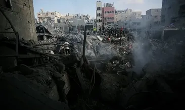 İsrail ordusu Gazze’de bazı evleri hava saldırılarıyla bombaladı