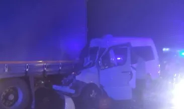 Manisa’da sporcuları taşıyan minibüsün tırla çarpışması sonucu 9 kişi yaralandı