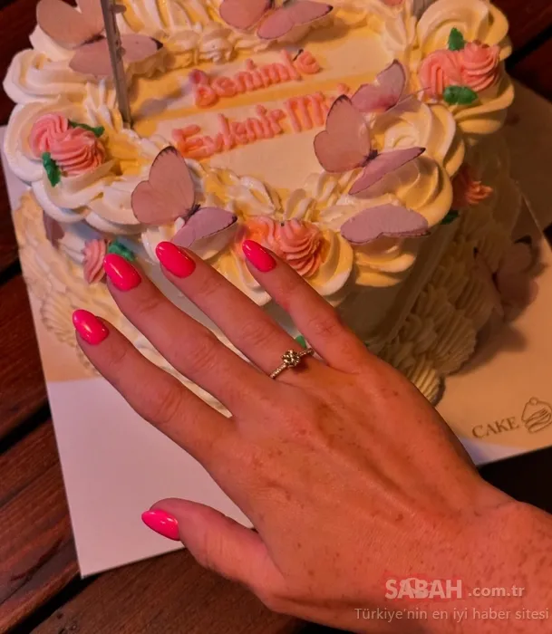 Sihirli Annem’in Çilek’i büyüdü de gelin oluyor! Zeynep Özkaya’ya doğum gününde sürpriz evlilik teklifi! ’Hayatımın şokunu yaşadım’