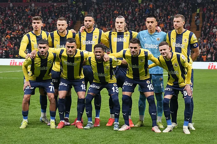 son-dakika-haberi-galatasaray-fenerbahce-derbisinde-gol-sesi-cikmadi-sampiyonluk-yarisinda-puan-farki-degismed-1740423972771.jpeg