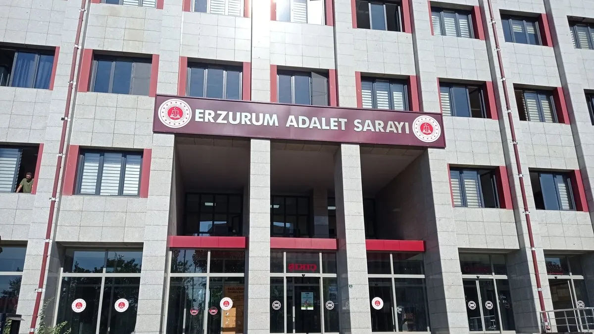 Teyzesinin 1 milyon liralık altınlarını çalan yeğeni ve nişanlısı yakalandı