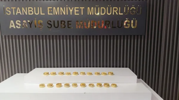 bayrampasada-kuyumcuda-soygun-girisimi-gercek-altinlarin-yerine-sahteleri-alip-gitti-1791028046379.jpg
